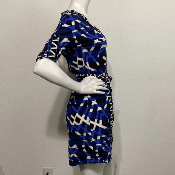 BCBGMaxAzria Blue Short Sleeve Geometric Print Belted Shift Dress Size XXS - Picture 7 of 9